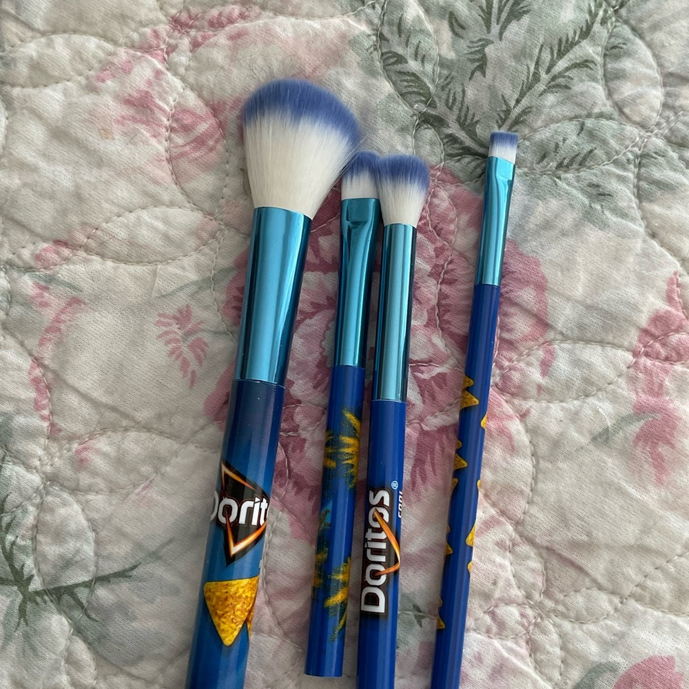 Doritos Ranch Eye Brush Set